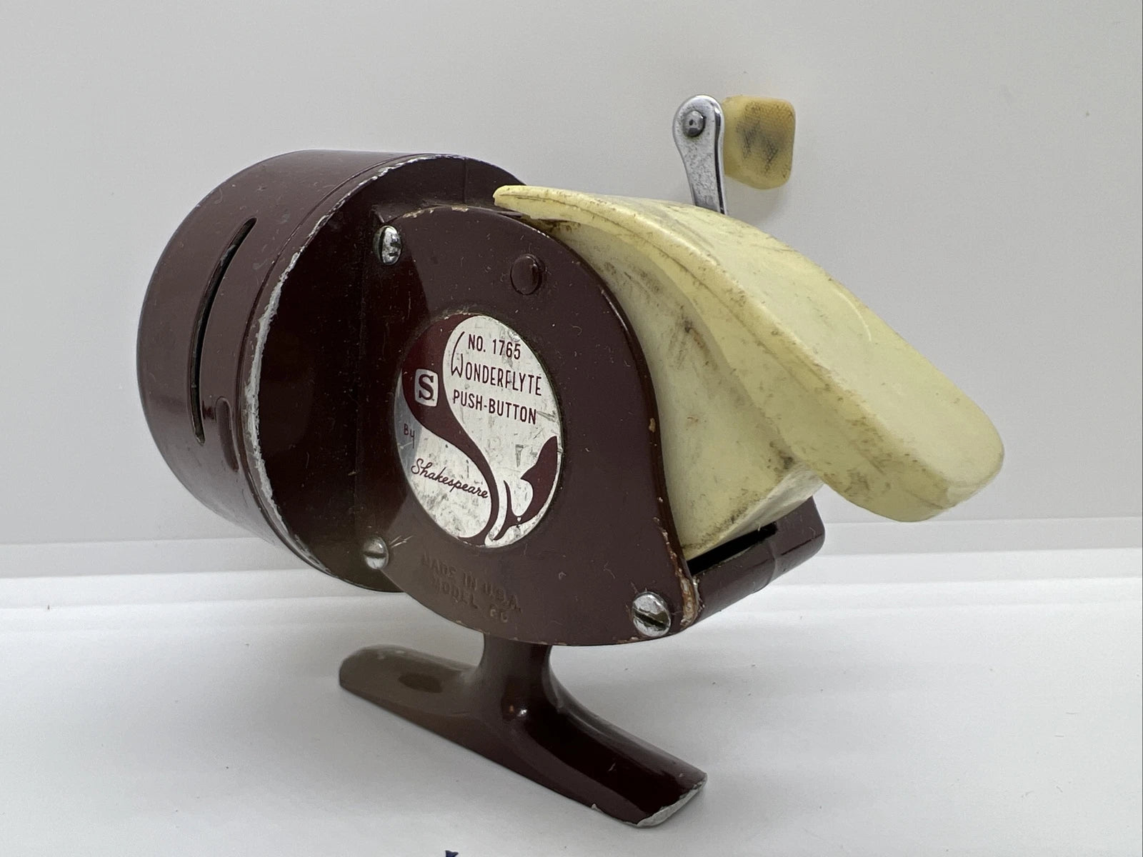 Vintage Shakespeare No. 1765 Wonderflyte Push Button Model EG Fishing Reel USA