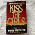 Kiss the Girls (Alex Cross) - Mass Market Paperback By Patterson, James - GOOD