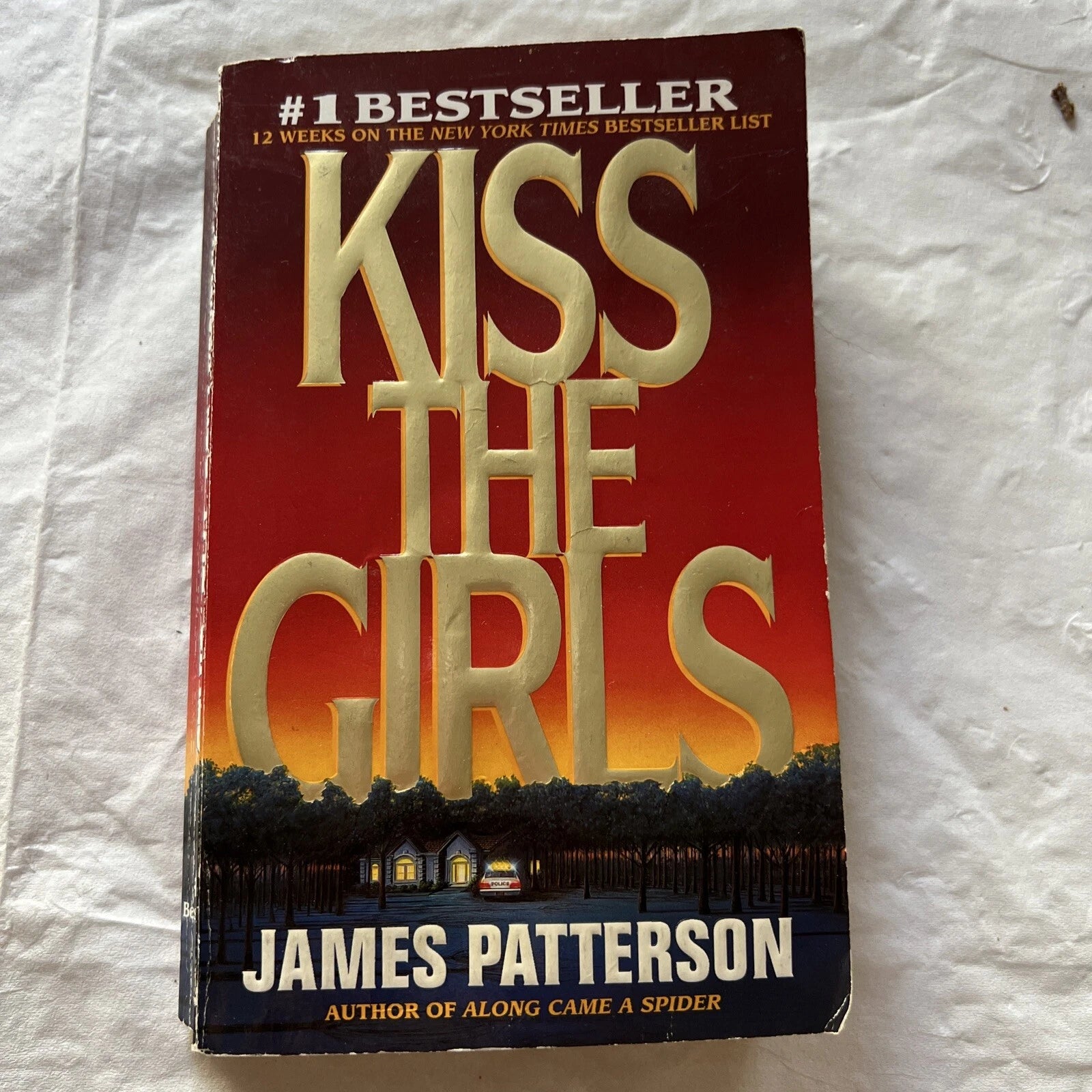 Kiss the Girls (Alex Cross) - Mass Market Paperback By Patterson, James - GOOD
