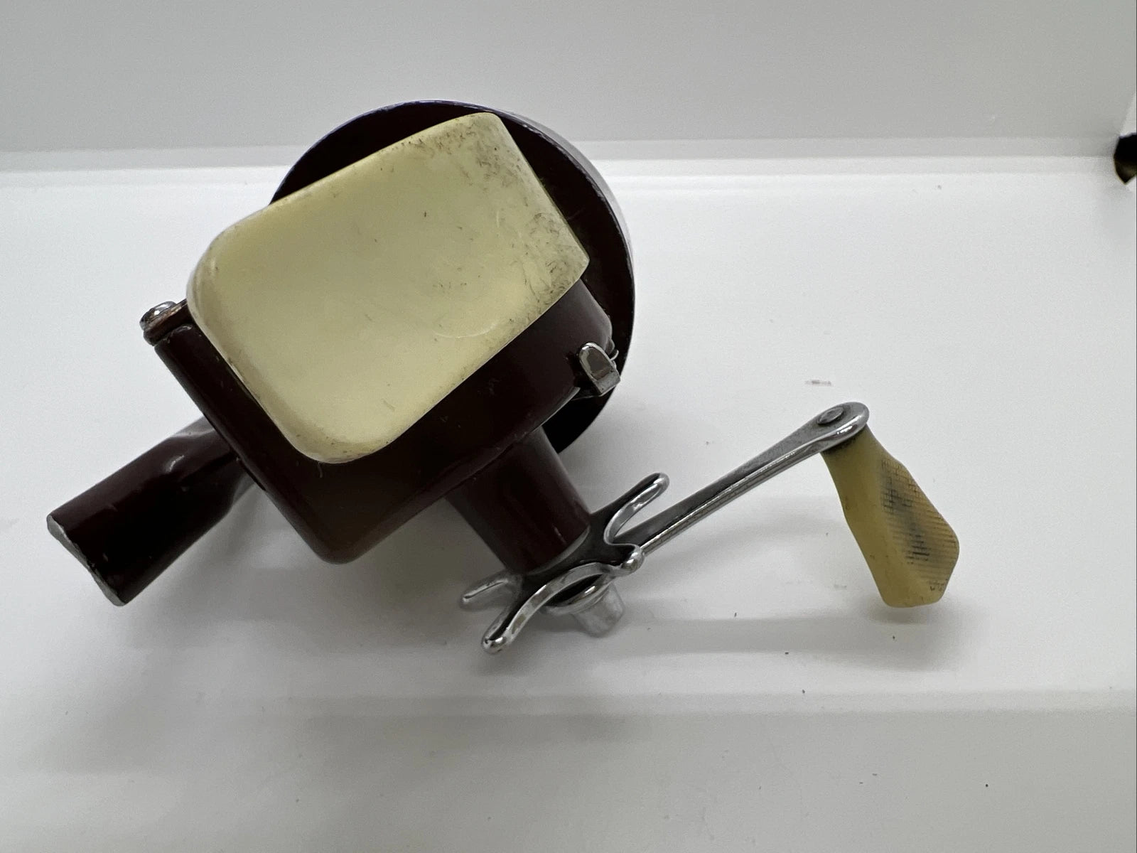 Vintage Shakespeare No. 1765 Wonderflyte Push Button Model EG Fishing Reel USA