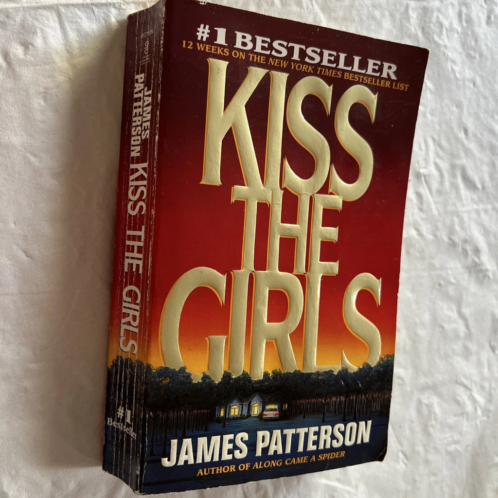 Kiss the Girls (Alex Cross) - Mass Market Paperback By Patterson, James - GOOD